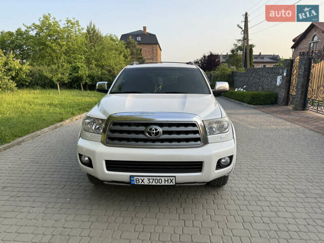 Белый Тойота Секвойя, объемом двигателя 5.7 л и пробегом 313 тыс. км за 17500 $, фото 1 на Automoto.ua