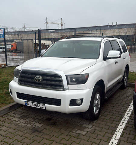 Белый Тойота Секвойя, объемом двигателя 4.66 л и пробегом 285 тыс. км за 24900 $, фото 1 на Automoto.ua