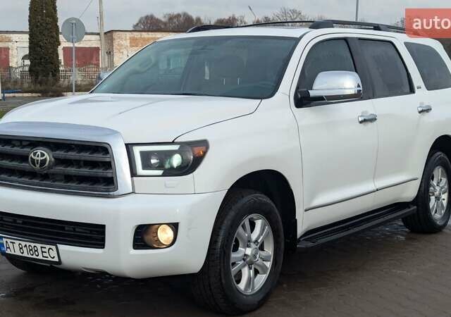 Белый Тойота Секвойя, объемом двигателя 4.66 л и пробегом 183 тыс. км за 25500 $, фото 1 на Automoto.ua