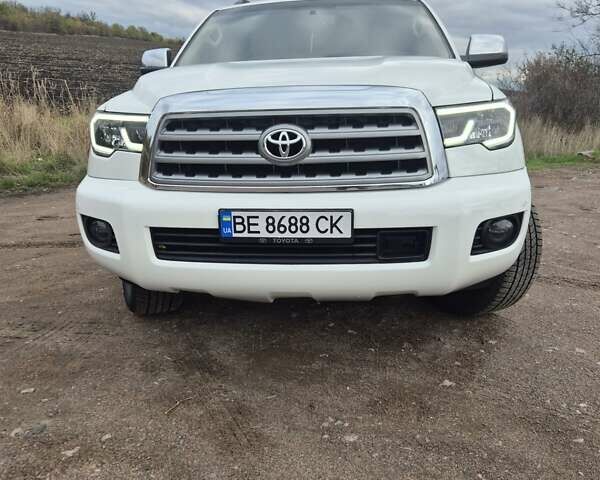 Білий Тойота Секвойя, об'ємом двигуна 5.7 л та пробігом 295 тис. км за 26500 $, фото 1 на Automoto.ua
