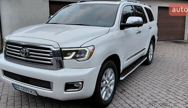 Белый Тойота Секвойя, объемом двигателя 5.66 л и пробегом 361 тыс. км за 34000 $, фото 1 на Automoto.ua