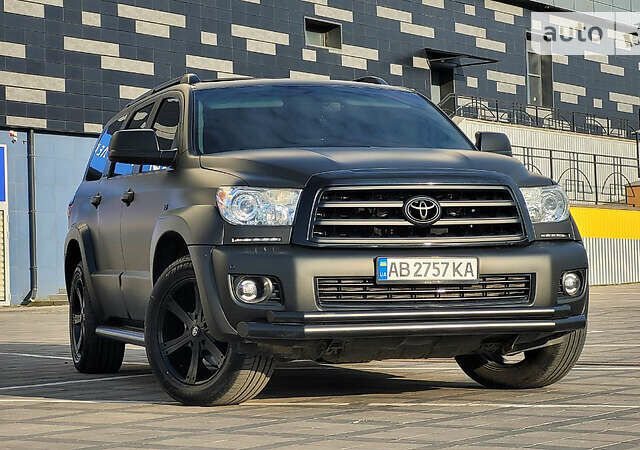 Черный Тойота Секвойя, объемом двигателя 5.6 л и пробегом 250 тыс. км за 32999 $, фото 1 на Automoto.ua