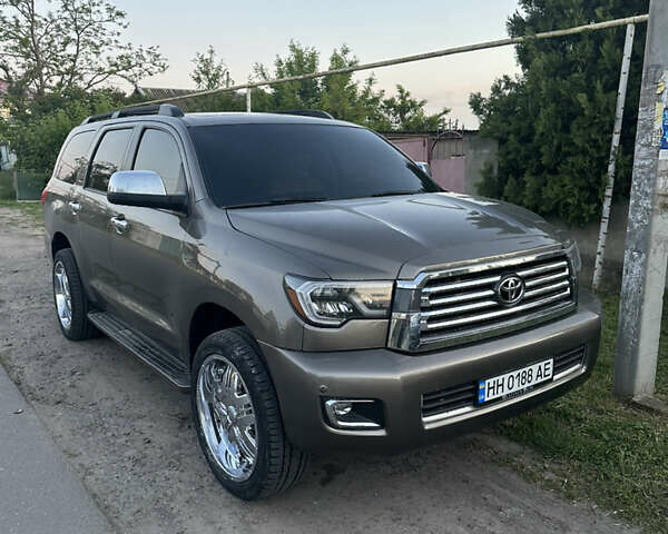 Серый Тойота Секвойя, объемом двигателя 5.7 л и пробегом 289 тыс. км за 22200 $, фото 1 на Automoto.ua