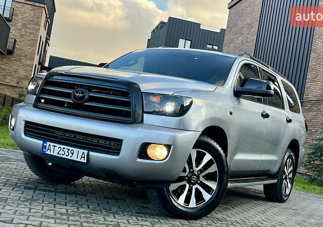 Серый Тойота Секвойя, объемом двигателя 5.7 л и пробегом 185 тыс. км за 24500 $, фото 1 на Automoto.ua
