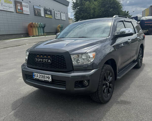 Сірий Тойота Секвойя, об'ємом двигуна 5.7 л та пробігом 244 тис. км за 18000 $, фото 1 на Automoto.ua