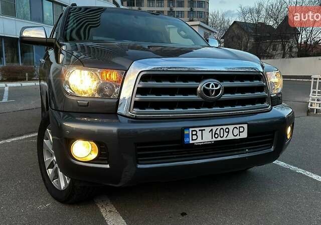 Серый Тойота Секвойя, объемом двигателя 5.7 л и пробегом 171 тыс. км за 32500 $, фото 1 на Automoto.ua