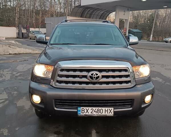 Серый Тойота Секвойя, объемом двигателя 5.69 л и пробегом 186 тыс. км за 32100 $, фото 1 на Automoto.ua