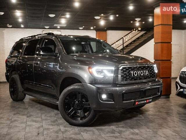 Серый Тойота Секвойя, объемом двигателя 5.66 л и пробегом 48 тыс. км за 49500 $, фото 1 на Automoto.ua