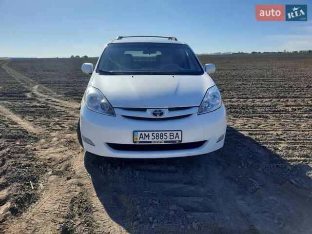 Білий Тойота Сієнна, об'ємом двигуна 3.5 л та пробігом 320 тис. км за 11500 $, фото 1 на Automoto.ua