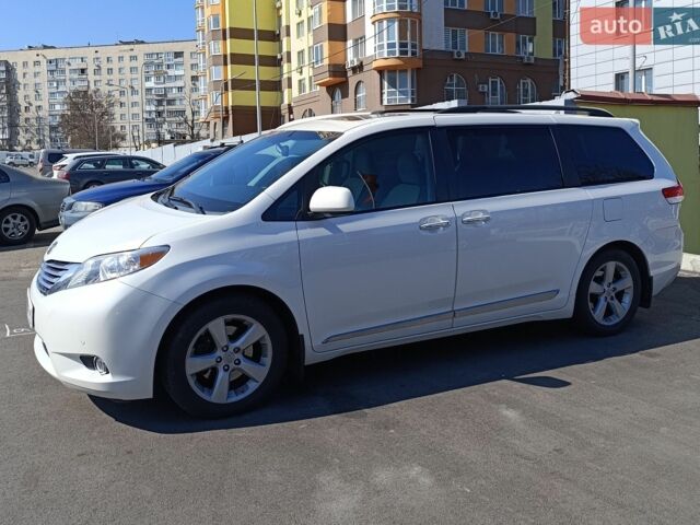 Білий Тойота Сієнна, об'ємом двигуна 3.5 л та пробігом 305 тис. км за 18500 $, фото 1 на Automoto.ua
