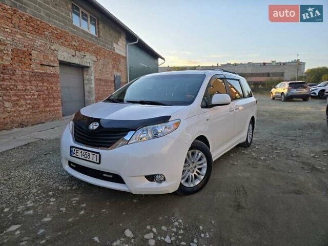 Білий Тойота Сієнна, об'ємом двигуна 3.5 л та пробігом 290 тис. км за 14000 $, фото 1 на Automoto.ua