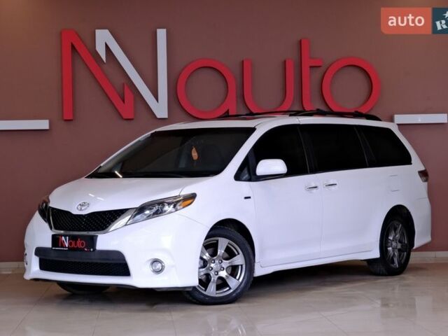 Белый Тойота Сиенна, объемом двигателя 3.5 л и пробегом 141 тыс. км за 18300 $, фото 1 на Automoto.ua