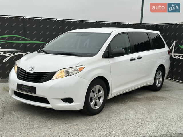 Білий Тойота Сієнна, об'ємом двигуна 3.46 л та пробігом 221 тис. км за 15500 $, фото 1 на Automoto.ua