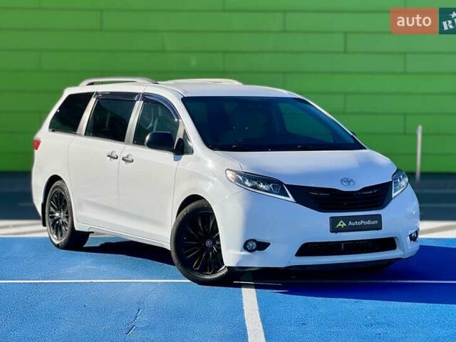 Белый Тойота Сиенна, объемом двигателя 3.46 л и пробегом 169 тыс. км за 17999 $, фото 1 на Automoto.ua