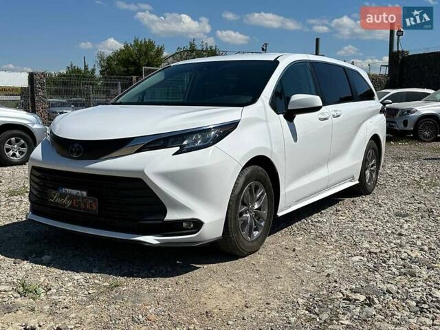 Белый Тойота Сиенна, объемом двигателя 2.49 л и пробегом 59 тыс. км за 45800 $, фото 1 на Automoto.ua