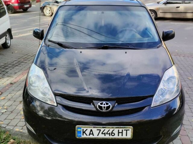 Черный Тойота Сиенна, объемом двигателя 3.5 л и пробегом 210 тыс. км за 8800 $, фото 1 на Automoto.ua