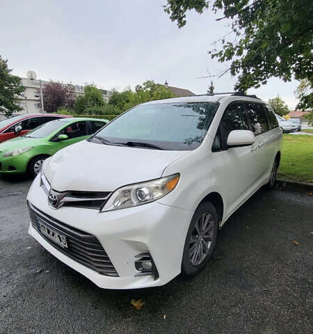 Тойота Сієнна, об'ємом двигуна 3.5 л та пробігом 190 тис. км за 18500 $, фото 1 на Automoto.ua