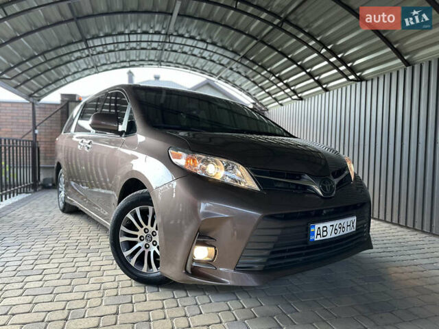 Тойота Сиенна, объемом двигателя 3.5 л и пробегом 53 тыс. км за 29500 $, фото 1 на Automoto.ua