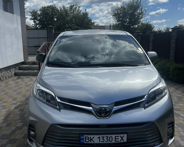 Тойота Сиенна, объемом двигателя 3.5 л и пробегом 95 тыс. км за 27000 $, фото 1 на Automoto.ua