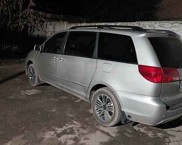 Сірий Тойота Сієнна, об'ємом двигуна 3.3 л та пробігом 280 тис. км за 10000 $, фото 1 на Automoto.ua