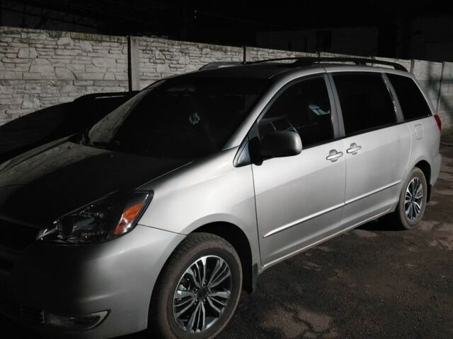 Сірий Тойота Сієнна, об'ємом двигуна 3 л та пробігом 280 тис. км за 10000 $, фото 1 на Automoto.ua
