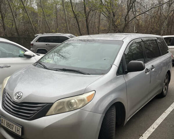 Сірий Тойота Сієнна, об'ємом двигуна 3.46 л та пробігом 290 тис. км за 10800 $, фото 1 на Automoto.ua
