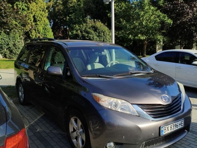 Сірий Тойота Сієнна, об'ємом двигуна 3.5 л та пробігом 253 тис. км за 12500 $, фото 1 на Automoto.ua