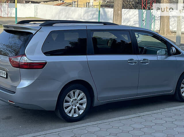 Серый Тойота Сиенна, объемом двигателя 3.5 л и пробегом 217 тыс. км за 20900 $, фото 1 на Automoto.ua