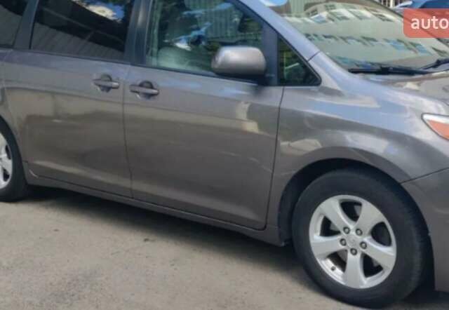 Серый Тойота Сиенна, объемом двигателя 3.46 л и пробегом 170 тыс. км за 16400 $, фото 1 на Automoto.ua