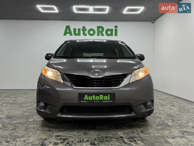 Сірий Тойота Сієнна, об'ємом двигуна 3.46 л та пробігом 170 тис. км за 17300 $, фото 1 на Automoto.ua