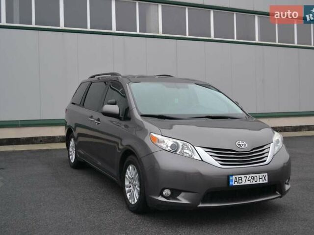 Серый Тойота Сиенна, объемом двигателя 3.5 л и пробегом 167 тыс. км за 20600 $, фото 1 на Automoto.ua