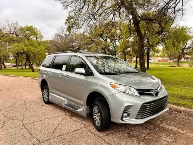 Серый Тойота Сиенна, объемом двигателя 3.5 л и пробегом 42 тыс. км за 10300 $, фото 1 на Automoto.ua