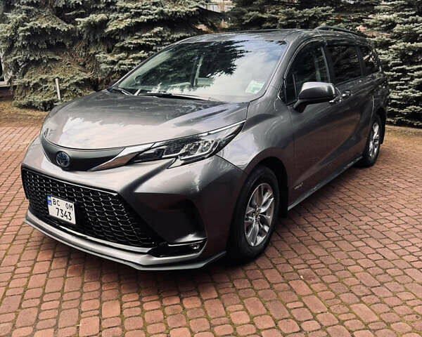 Серый Тойота Сиенна, объемом двигателя 2.49 л и пробегом 43 тыс. км за 39500 $, фото 1 на Automoto.ua