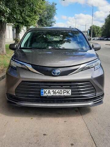 Сірий Тойота Сієнна, об'ємом двигуна 2.5 л та пробігом 150 тис. км за 29000 $, фото 1 на Automoto.ua