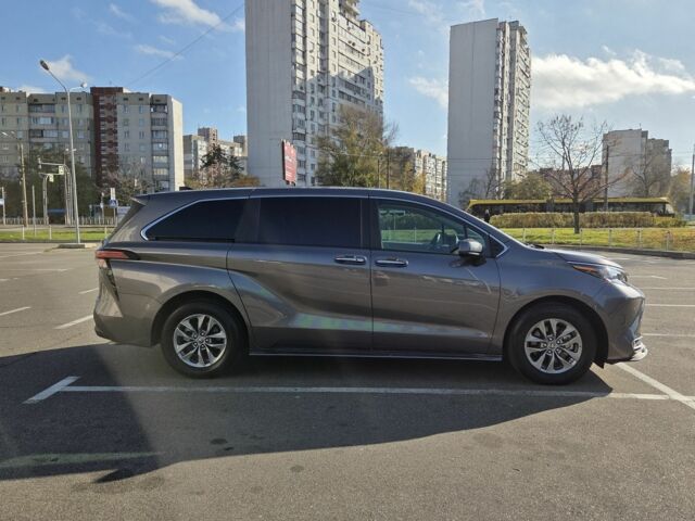 Сірий Тойота Сієнна, об'ємом двигуна 2.5 л та пробігом 7 тис. км за 43000 $, фото 1 на Automoto.ua
