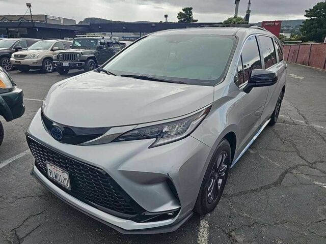 Серый Тойота Сиенна, объемом двигателя 0 л и пробегом 23 тыс. км за 47800 $, фото 1 на Automoto.ua