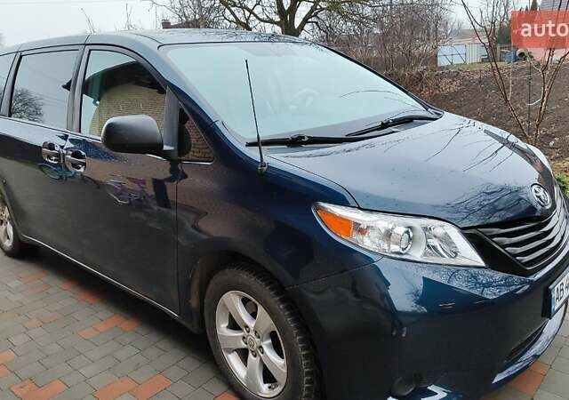 Синій Тойота Сієнна, об'ємом двигуна 2.7 л та пробігом 227 тис. км за 12900 $, фото 1 на Automoto.ua