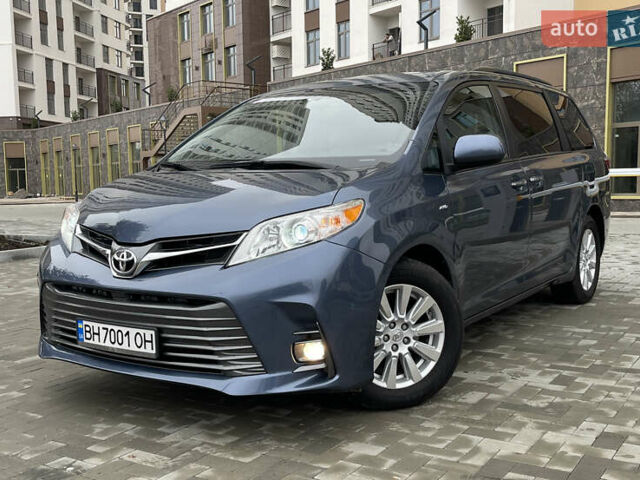 Синій Тойота Сієнна, об'ємом двигуна 3.46 л та пробігом 143 тис. км за 21300 $, фото 1 на Automoto.ua