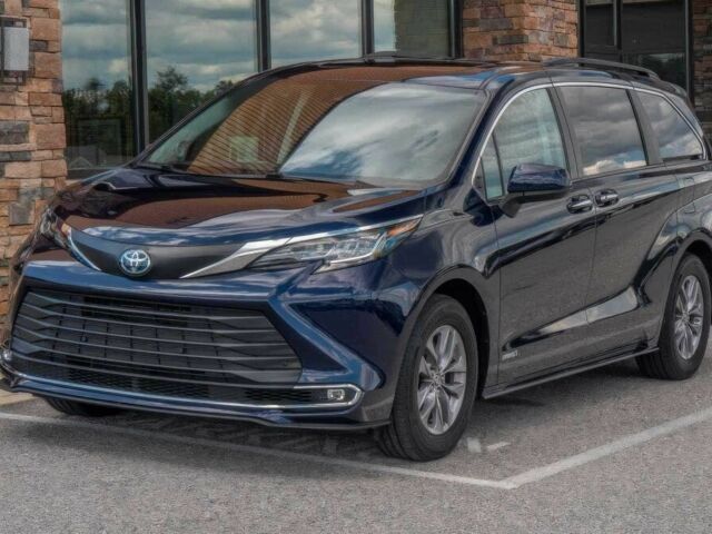 Синий Тойота Сиенна, объемом двигателя 2.5 л и пробегом 21 тыс. км за 26000 $, фото 1 на Automoto.ua