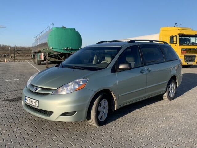 Зеленый Тойота Сиенна, объемом двигателя 3.5 л и пробегом 350 тыс. км за 6600 $, фото 1 на Automoto.ua