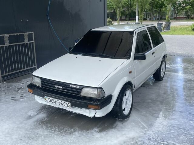 Білий Тойота Старлет, об'ємом двигуна 1 л та пробігом 400 тис. км за 999 $, фото 1 на Automoto.ua