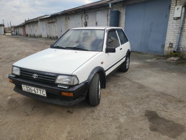Белый Тойота Старлет, объемом двигателя 1 л и пробегом 233 тыс. км за 800 $, фото 1 на Automoto.ua