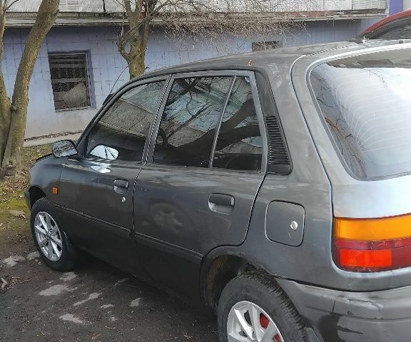 Серый Тойота Старлет, объемом двигателя 1 л и пробегом 201 тыс. км за 1600 $, фото 1 на Automoto.ua