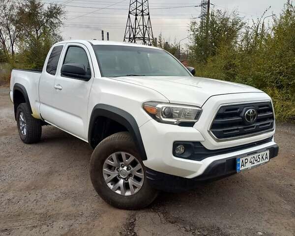 Белый Тойота Такома, объемом двигателя 2.7 л и пробегом 65 тыс. км за 25900 $, фото 1 на Automoto.ua