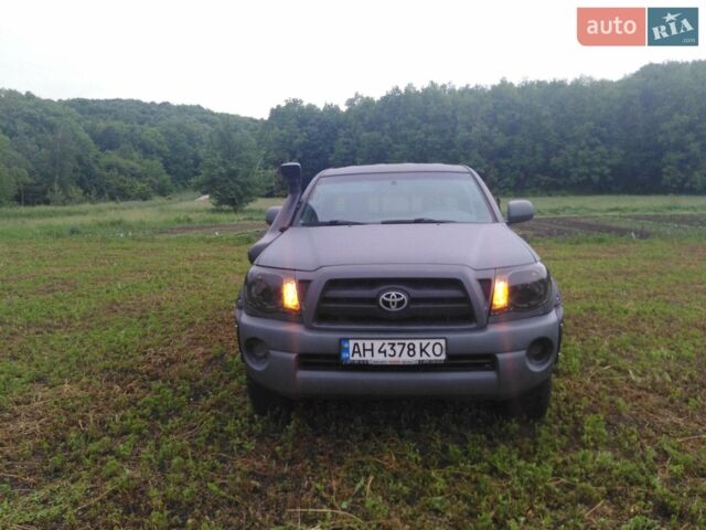 Сірий Тойота Такома, об'ємом двигуна 4 л та пробігом 260 тис. км за 20000 $, фото 1 на Automoto.ua