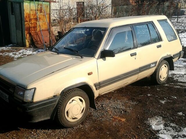 Бежевый Тойота Терцел, объемом двигателя 1.5 л и пробегом 400 тыс. км за 1500 $, фото 1 на Automoto.ua