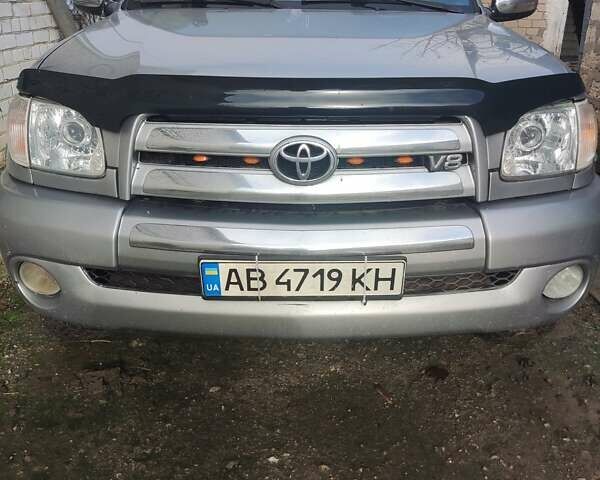 Серый Тойота Тундра, объемом двигателя 4.7 л и пробегом 300 тыс. км за 10300 $, фото 1 на Automoto.ua