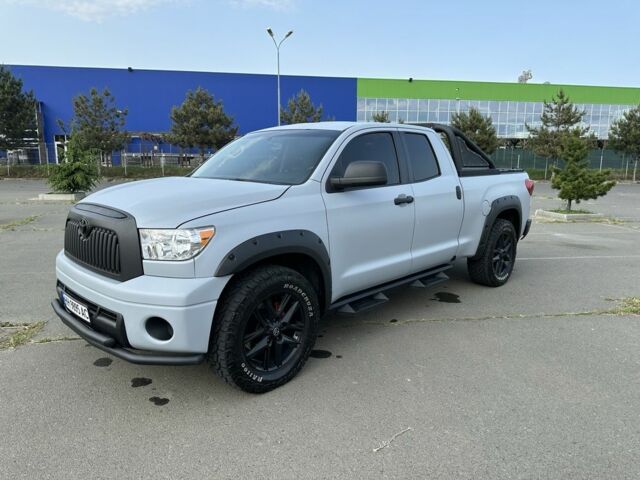 Серый Тойота Тундра, объемом двигателя 4.6 л и пробегом 155 тыс. км за 17900 $, фото 1 на Automoto.ua