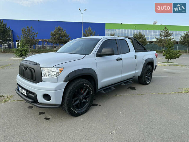 Серый Тойота Тундра, объемом двигателя 4.61 л и пробегом 155 тыс. км за 17900 $, фото 1 на Automoto.ua