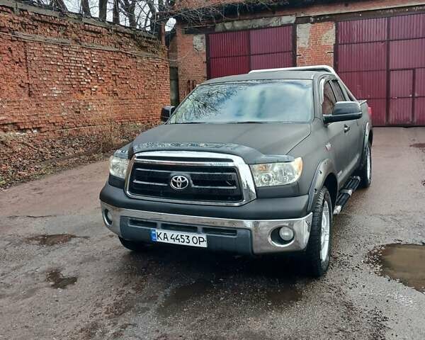Серый Тойота Тундра, объемом двигателя 5.66 л и пробегом 190 тыс. км за 19900 $, фото 1 на Automoto.ua